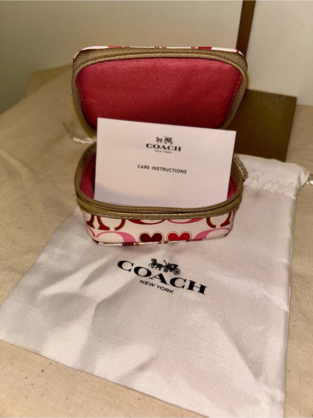 COACH Triple Pill Case Pink Red White with Gold Trim VERY RARE! - Picture 8 of 8
